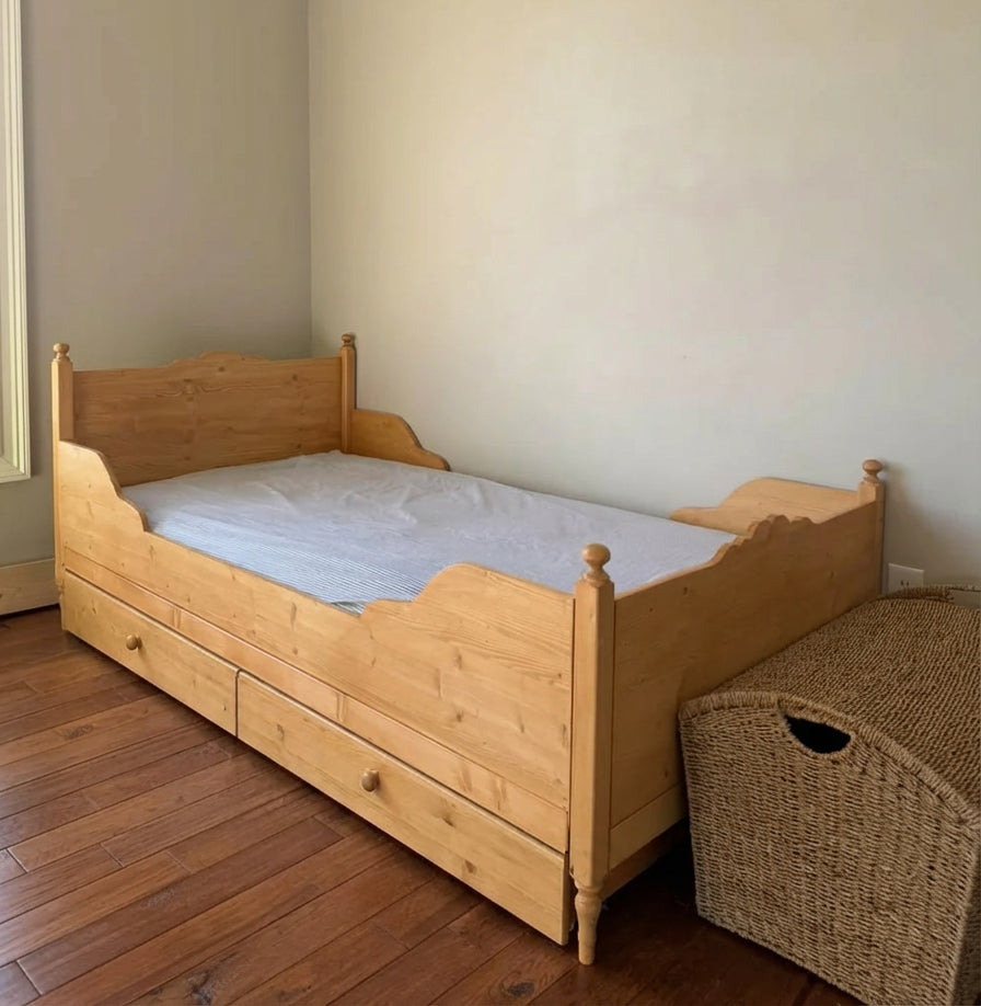 Toddler Vintage design Sleigh Bed, with storage drawers