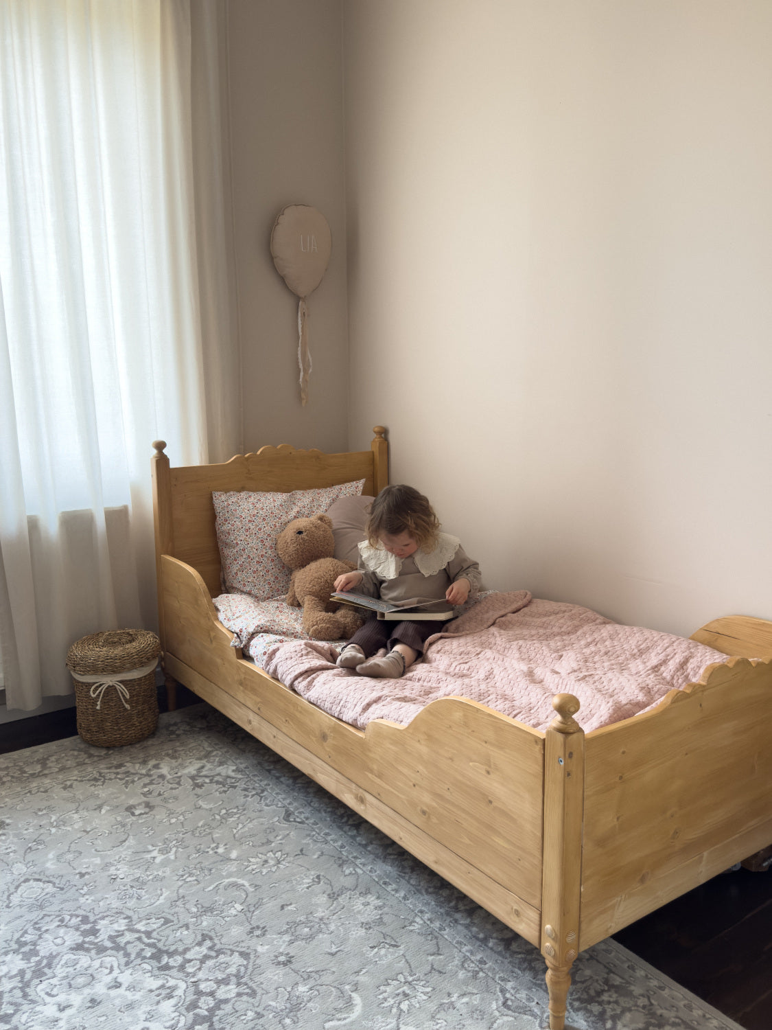 Toddler Vintage design Sleigh Bed, antique pine color - Linas & Sons