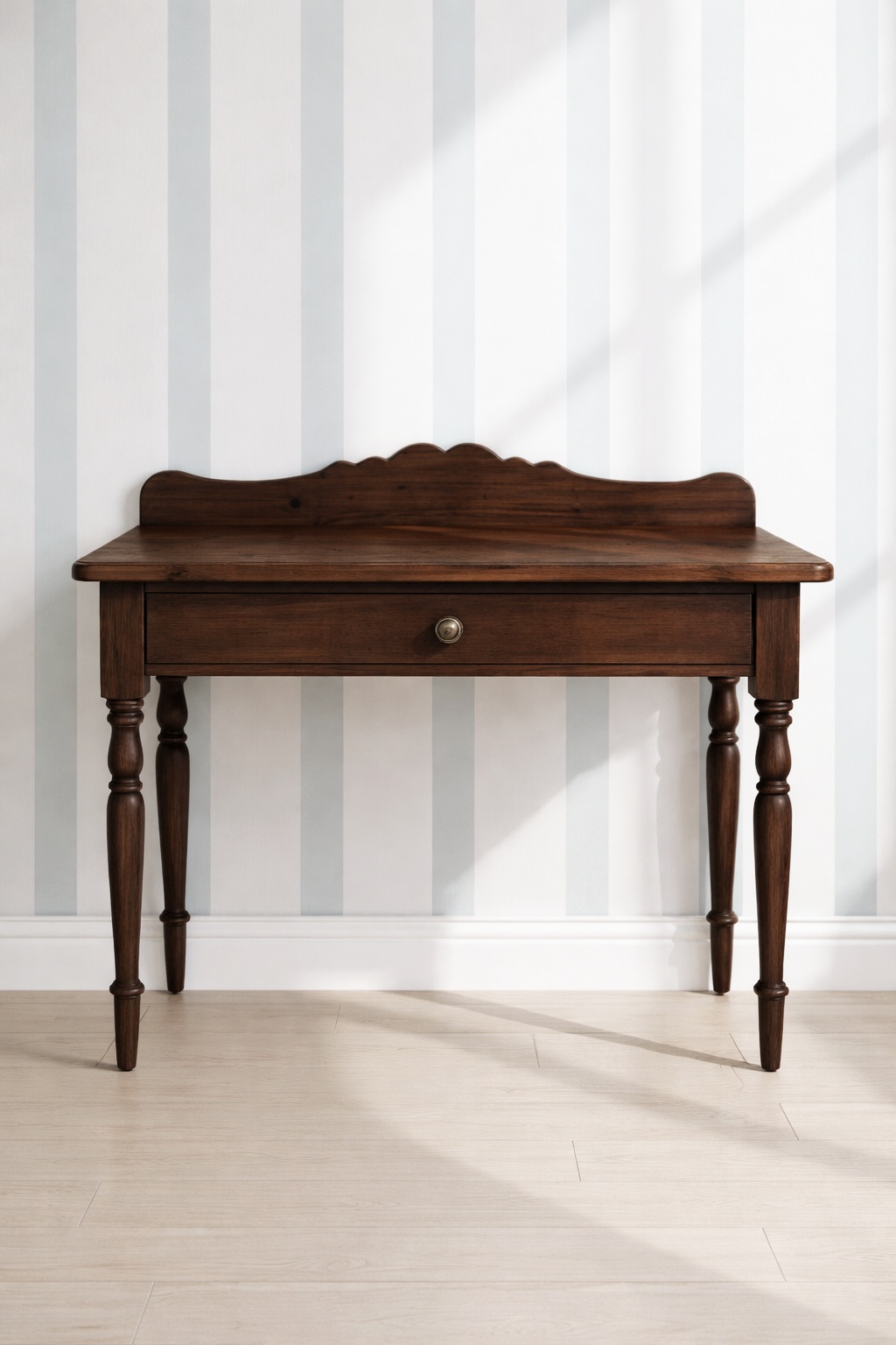 Schreibtisch im Vintage-Stil