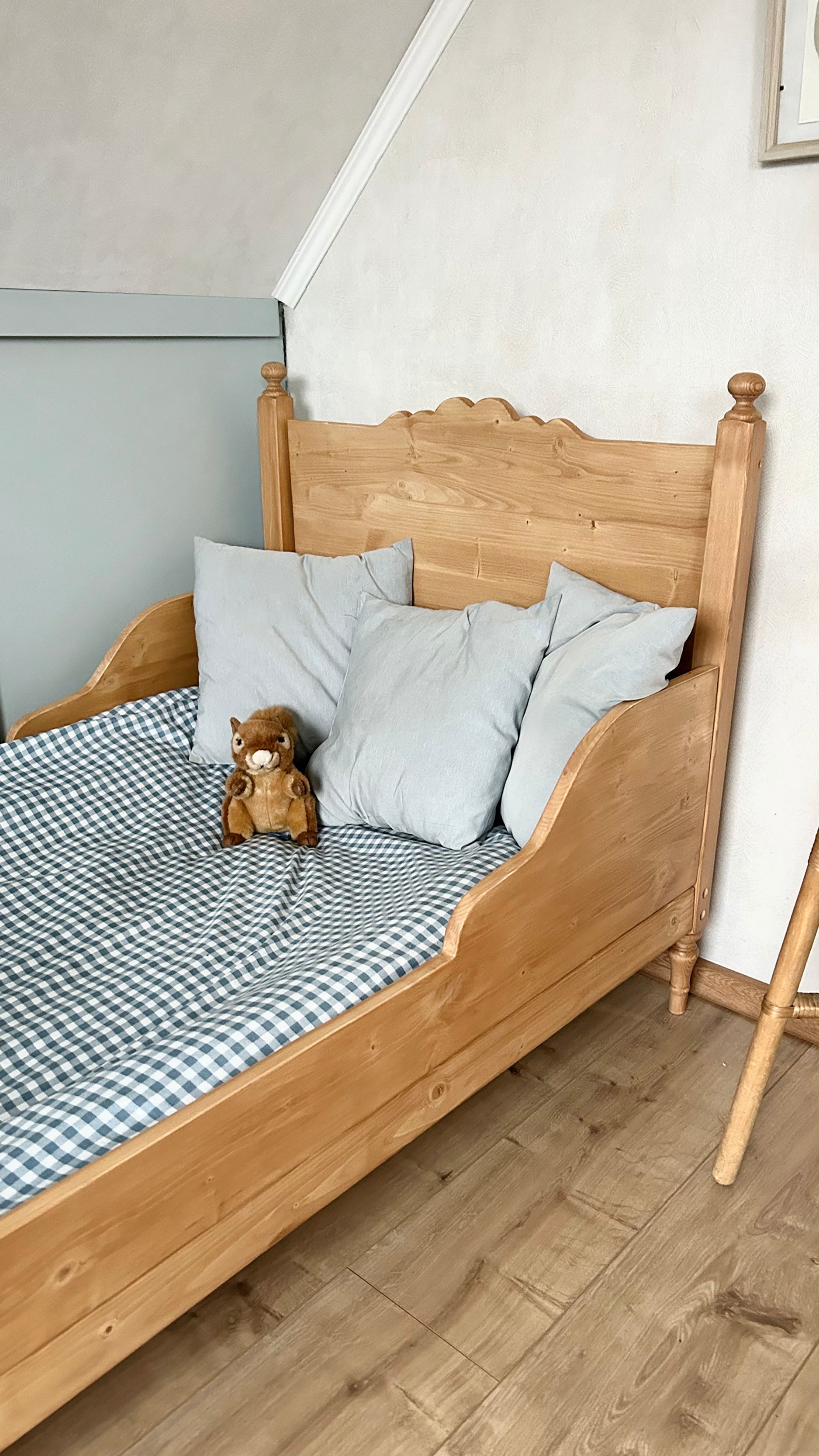 Toddler Vintage design Sleigh Bed, antique pine color - Stepini Home