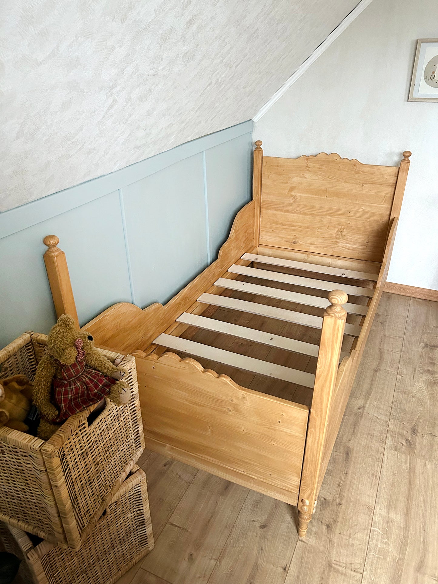 Toddler Vintage design Sleigh Bed, antique pine color - Stepini Home