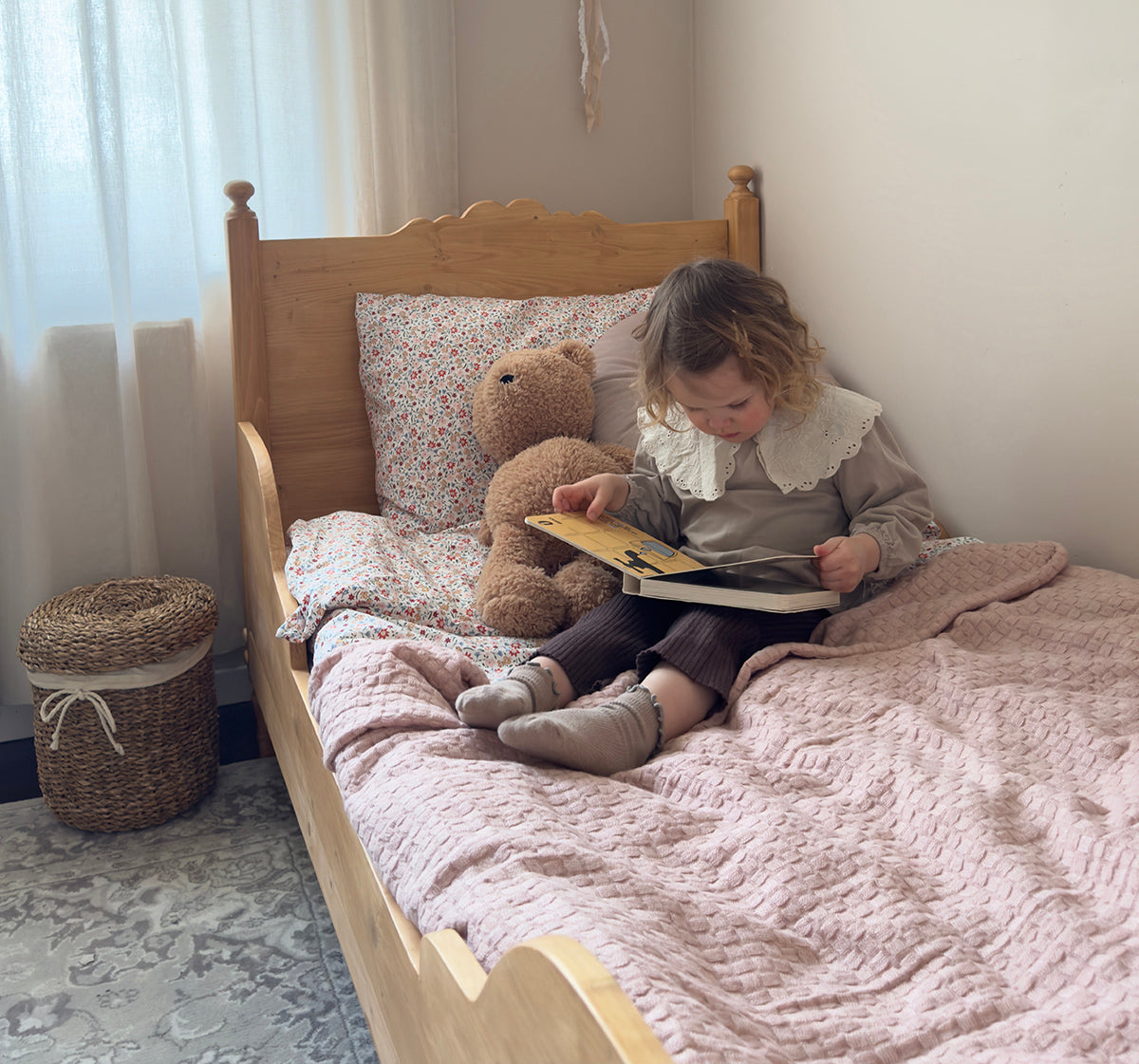 Toddler Vintage design Sleigh Bed, antique pine, any color - Stepini Home